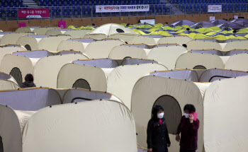 “집과 밭 전부 잿더미로”…강릉 산불에 삶의 터전 잃은 이재민