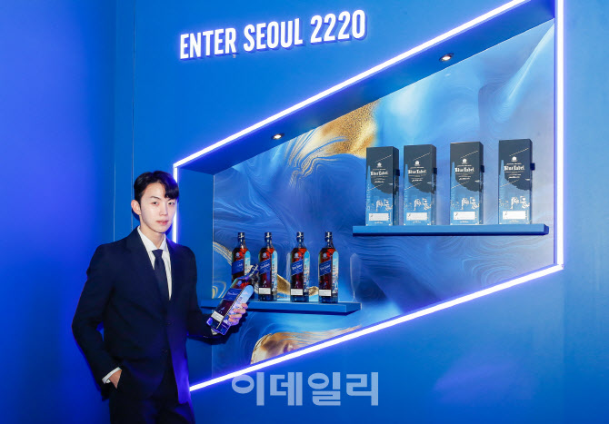 Johnnie Walker Blue Label Seoul 2220 Cities of the Future Edition (조니워커 블루 서울 2220 미래 도시 에디션)
