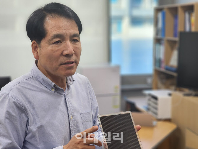 '마의 27%' 넘어 상용화? 태양빛 받아 건물서 전기 만들까 - 뉴스 썸네일 이미지