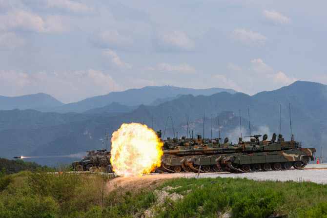  동시 통합사격하는 K2 전차                                                                                                                                                                        