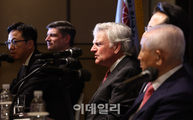 기자회견 갖는 프랭클린 그래함 목사                                                                                                                                                                
