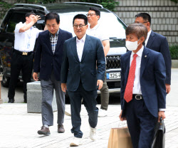 [포토] 재판 출석하는 박지원 전 국가정보원장                                                                                                                                                             