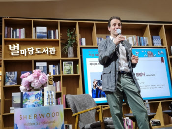 존 몰로이 메모파리 창립자 “한국 향수도 만들 수 있지 않을까요?"