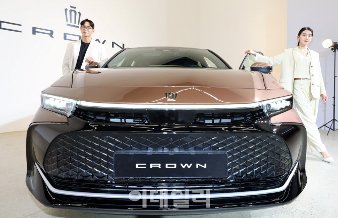 도요타 플래그십 모델 ‘크라운’의 앞모습                                                                                                                                                          