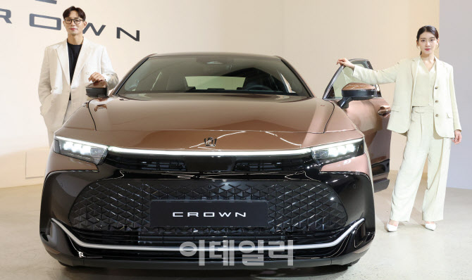 도요타, ‘16세대 크라운 2.4리터 듀얼 부스트 하이브리드 모델’                                                                                                                                     