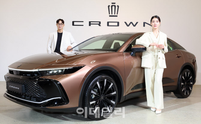 도요타, ‘16세대 크라운 2.4리터 듀얼 부스트 하이브리드 모델’ 선보여                                                                                                                              