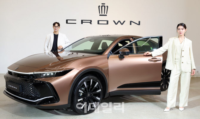 도요타 크라운 2.4리터 듀얼 부스트 하이브리드, 한국 상륙                                                                                                                                           
