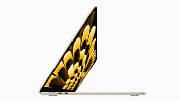 “세상에서 가장 얇은 15인치 노트북”…애플, ‘맥북 에어15’ 공개
