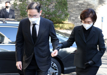 대출에 지분매각까지…삼성家, 상속세 마련에 4조 대출