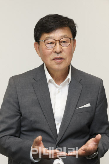 30년 軍 전문가의 변신 “행복은 흐르게 하는 것”[ESF 2023]