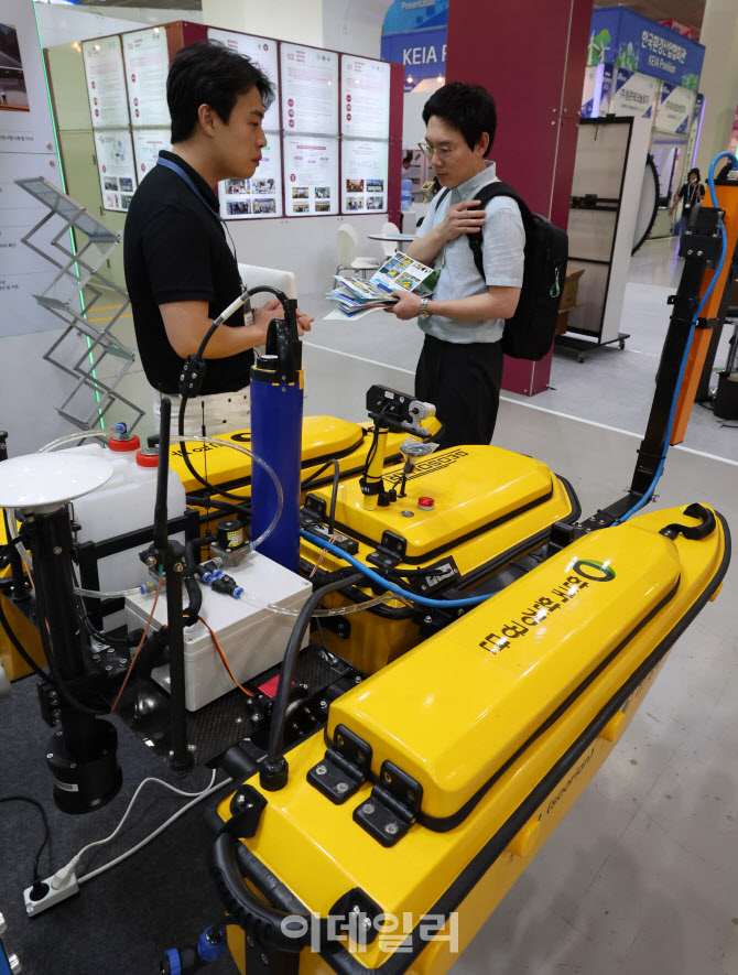 수질오염 감시 및 방제지원을 위한 무인선                                                                                                                                                           