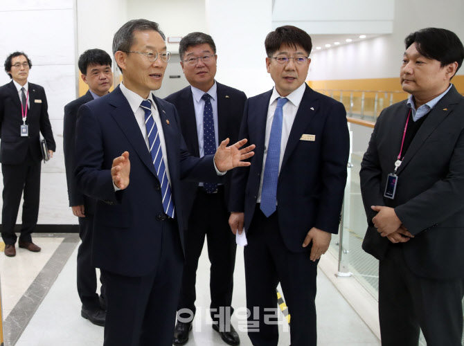  미디어·콘텐츠 관계자와 대담                                                                                                                                                                     