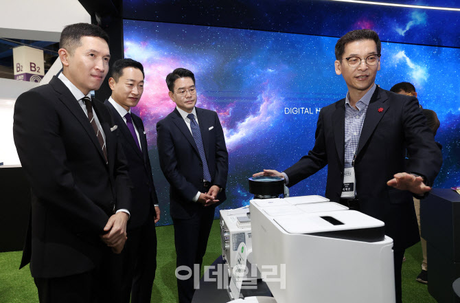 신세계그룹 계열사 대표들, 전시 체험관 방문                                                                                                                                                        