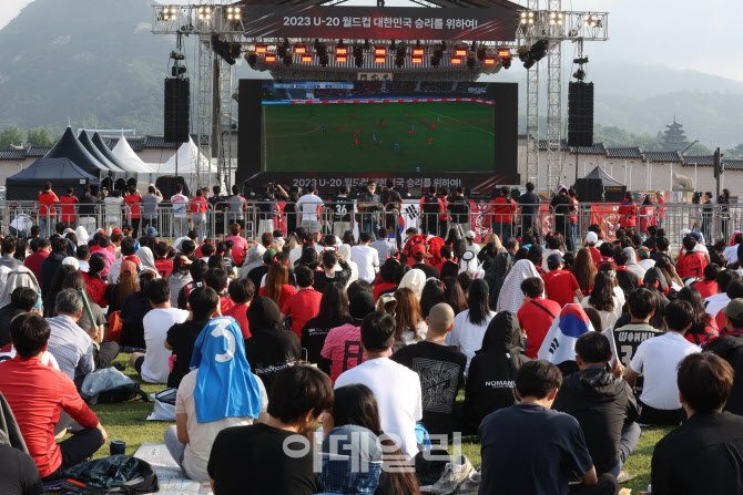 거리응원 펼쳐지는 광화문 광장                                                                                                                                                                     