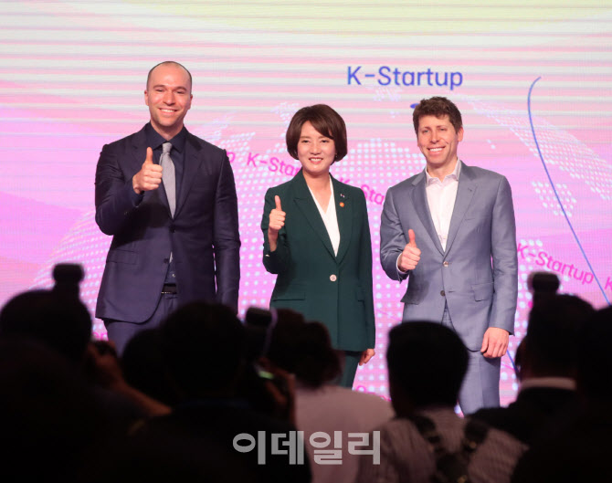  이영장관- OpenAI 기념촬영                                                                                                                                                                        