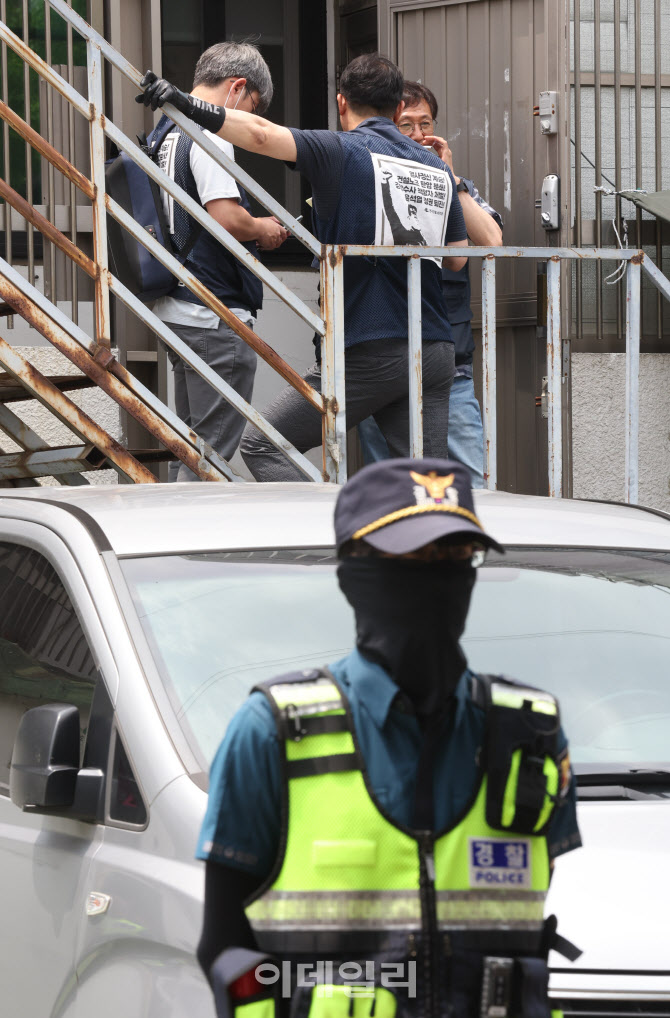 민주노총 건설노조원과 경찰                                                                                                                                                                        