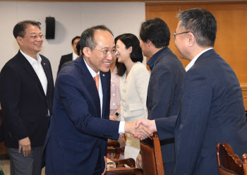 추경호 만난 경제전문가들 "하반기 경기 회복…中 리오프닝·IT가 반등폭 좌우"