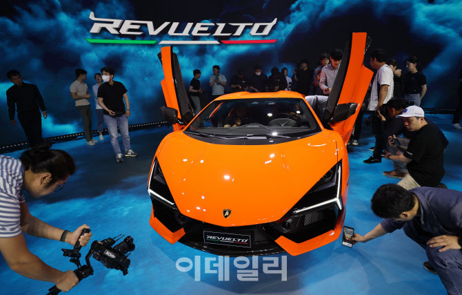 포토]람보르기니, 브랜드 최초 플러그인 하이브리드 '레부엘토' 공개
