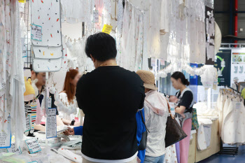 '저출산'에 결혼 증여세 공제 확대…실효성·부자감세 논란도