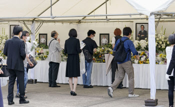 아베 전 총리 1주기 '추모' 이어져…기시다 "유지 계승해 새시대 열 것"