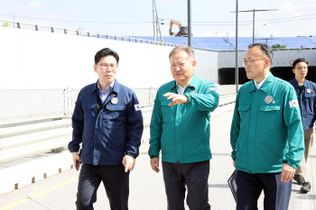 이상민 행안 장관, 복귀 후 연이틀 수해 현장 강행군