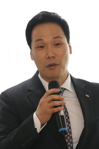 인사말하는 박경주 한국 후지쯔 대표