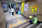 "기다리다 땀난다"…서울 지하철역 5곳 중 1곳은 냉방시설 없다