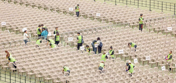 잼버리 'K팝 슈퍼라이브 콘서트' 준비하는 자원봉사자들