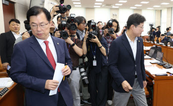 파행으로 끝난 행안위 잼버리 공방…여야, 이상민·김관영 책임론 공방