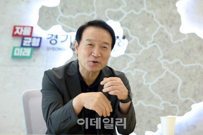 임태희 "선생님 혼자 감당하지 않도록 보호자 역할 최선"[만났습니다①]