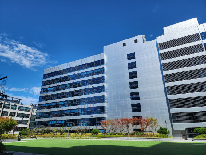 큐어팜텍, 실험동물 효능 평가 위한 비임상 시험 CRO 위탁연구 서비스 제공 - 뉴스 썸네일 이미지