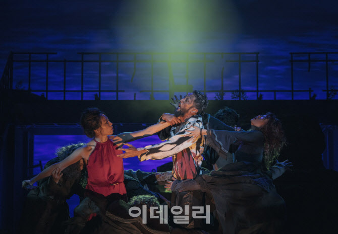 5시간 또는 80분, 참신한 연극 골라보세요[알쓸공소]