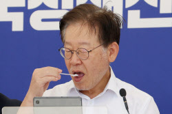 이재명의 '사적 단식'에 '개딸 팬미팅장'된 국회[국회기자 24시]
