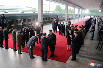 러 "美의 경고 관심 없다…서방과 만날 필요 없어"