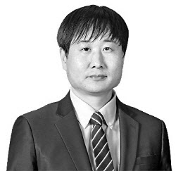 ‘성희롱 논란’ 교원평가, 폐지 열어놓고 논의를