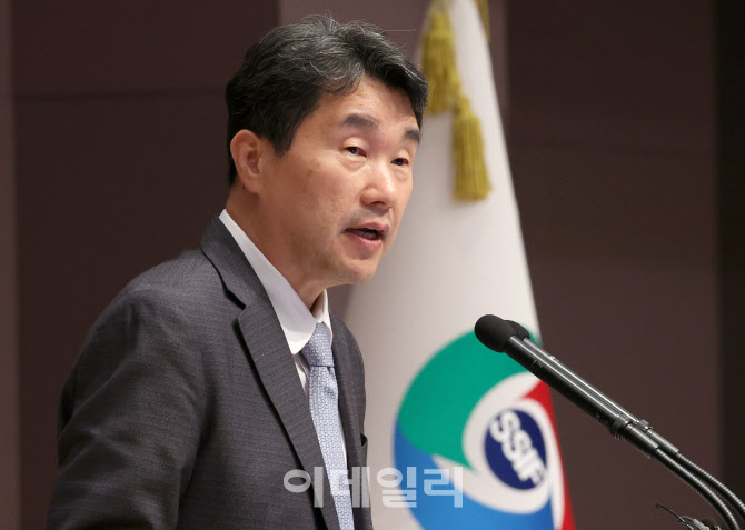 학교안전 대국민 홍보 캠페인 및 선포식에서 인사말하는 이주호 사회부총리 겸 교육부 장관                                                                                                             