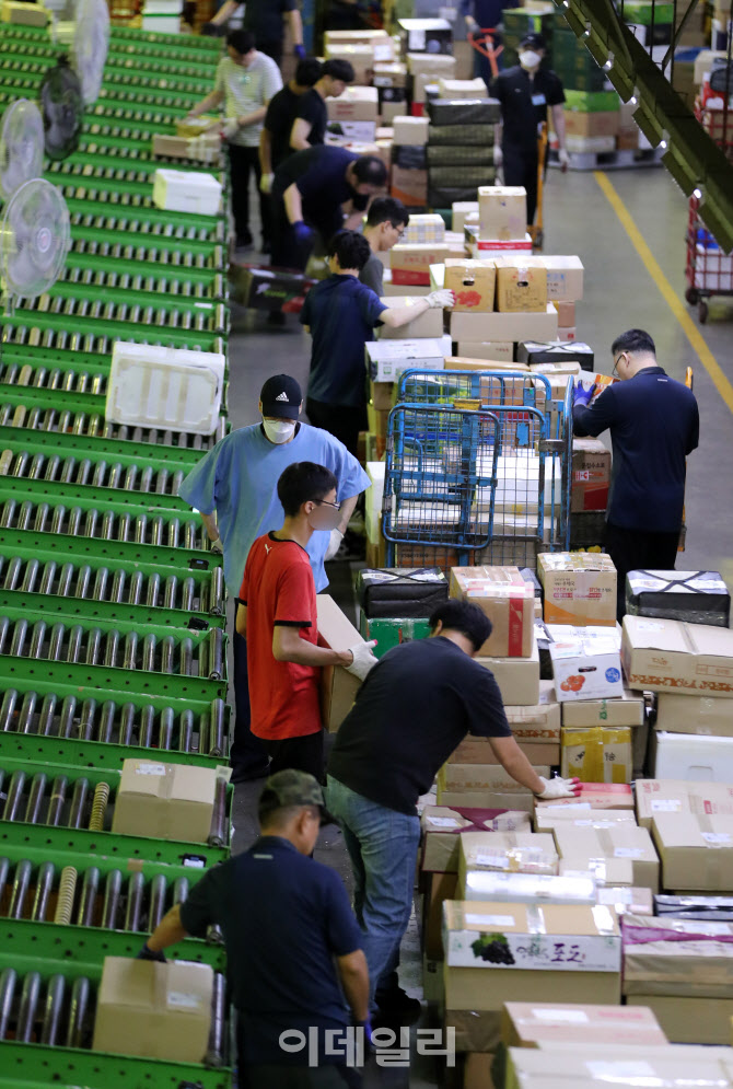 다가오는 추석, 분주한 택배 물류센터                                                                                                                                                               