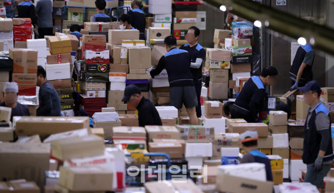 '밀려드는 추석 택배 물량'                                                                                                                                                               