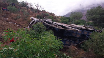 페루 산악지대서 버스 추락…어린이 등 24명 사망