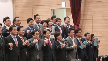 '가짜뉴스 근절' 강조한 與…전문가들 "징벌적 배상제 필요"(종합)