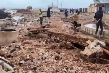 리비아 대홍수 부실대응에 대규모 반정부 시위