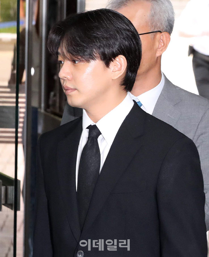 법정 향하는 배우 유아인                                                                                                                                                                           