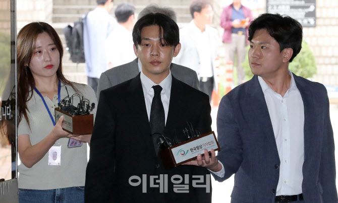 '마약 상습 투약 혐의' 유아인, 두 번째 영장실질심사 출석                                                                                                                                 