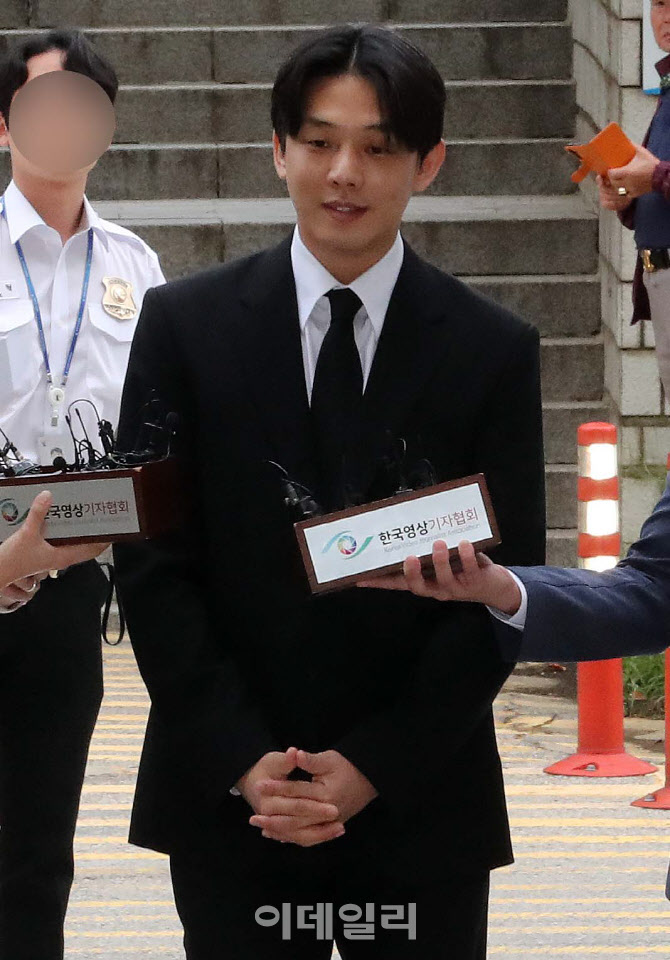 배우 유아인, 또 다시 영장실질심사 출석                                                                                                                                                            