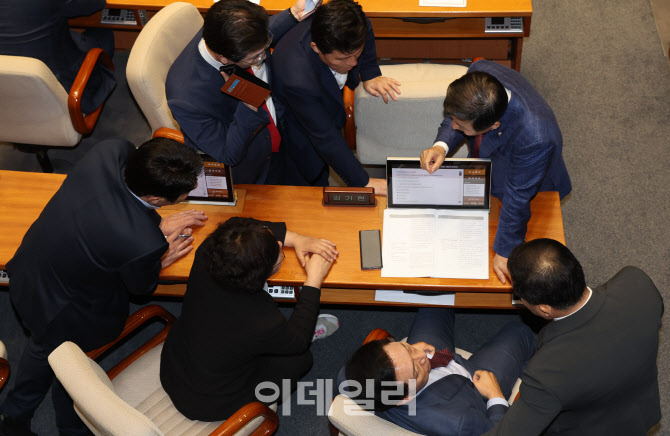 이재명 대표 체포동의안 가결, '논의하는 국민의힘'                                                                                                                                        