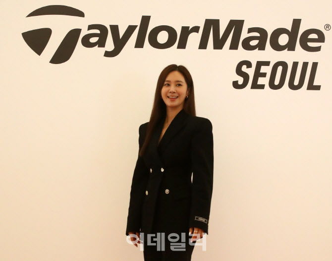  포즈취하는 유리                                                                                                                                                                                  