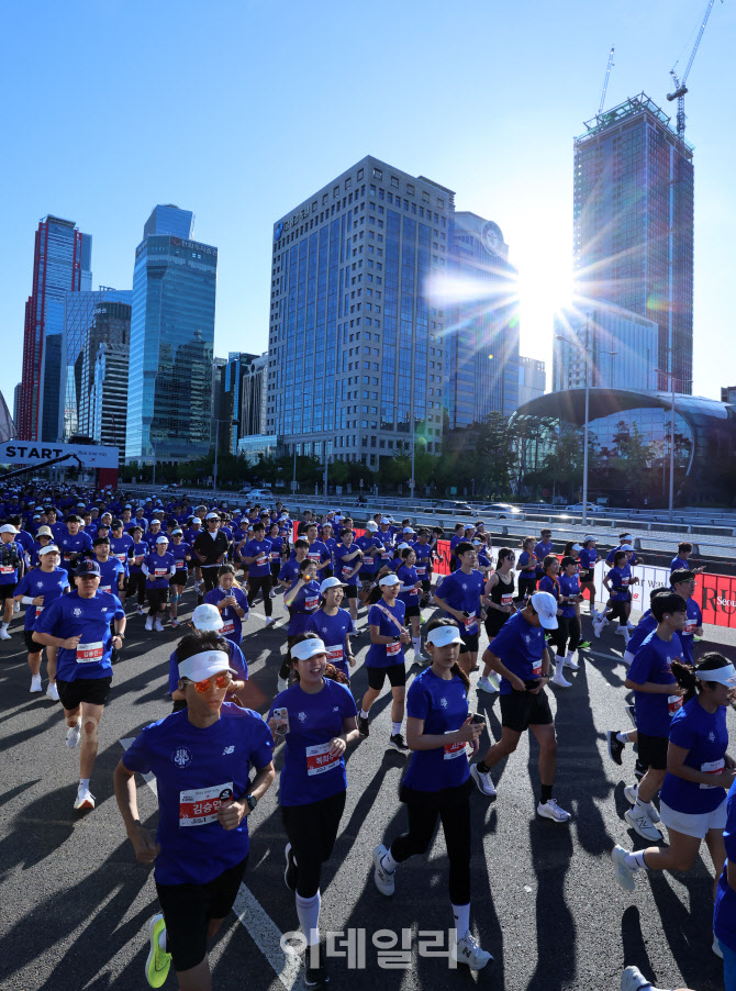 여의도에서 열린 뉴발란스 마라톤 대회 '런유얼웨이'                                                                                                                                       