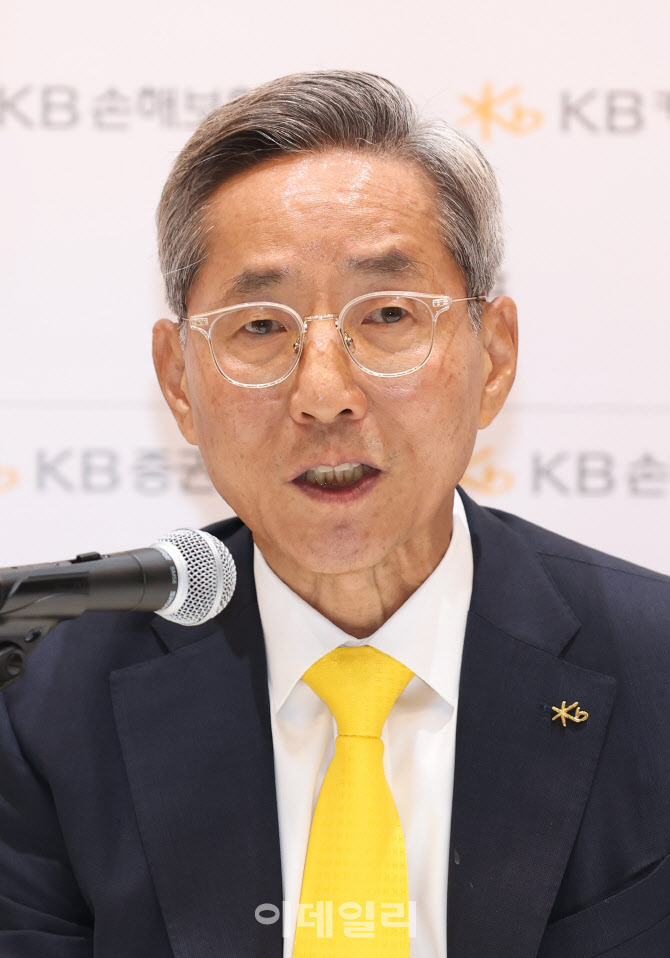 윤종규 회장, KB금융그룹 CEO 기자간담회 인사말                                                                                                                                                     