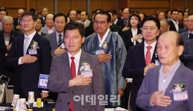 김기현 대표-김호일 회장, 국민의례                                                                                                                                                                 