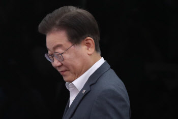 검찰-이재명 '운명의 날'…초유의 구속심사에 서초동 '전운'